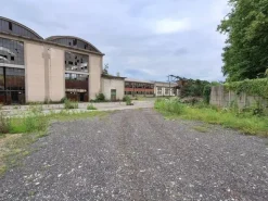#24401 Fabbricato con ampia area esterna a Novara