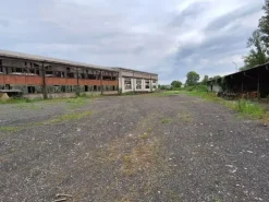 #24401 Fabbricato con ampia area esterna a Novara