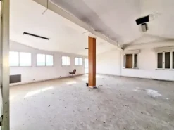 #23005 Fabbricato con unità direzionali, commerciali e residenziali