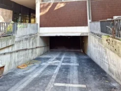 #23005 Fabbricato con unità direzionali, commerciali e residenziali