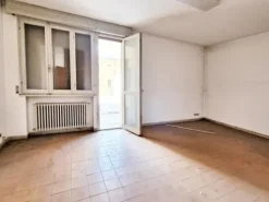 #23005 Fabbricato con unità direzionali, commerciali e residenziali