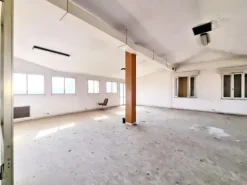 #23005 Fabbricato con unità direzionali, commerciali e residenziali