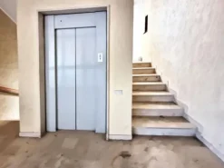 #23005 Fabbricato con unità direzionali, commerciali e residenziali