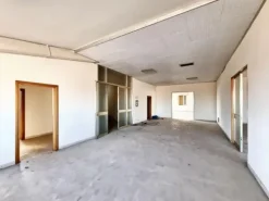 #23005 Fabbricato con unità direzionali, commerciali e residenziali