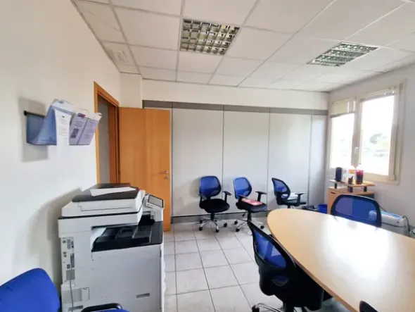 #23832 Fabbricato direzionale con possibilità di locazione