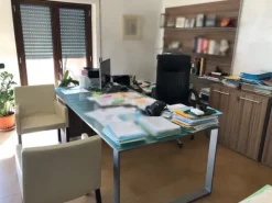 #25012 Fabbricato direzionale di tre piani