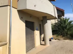 #25012 Fabbricato direzionale di tre piani