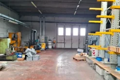 #2638342 Fabbricato industriale con cortile e accessori