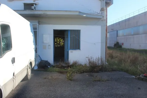 #15090 Fabbricato industriale con resede circostante