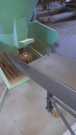 FEEDING SLIDE for vertical mixers