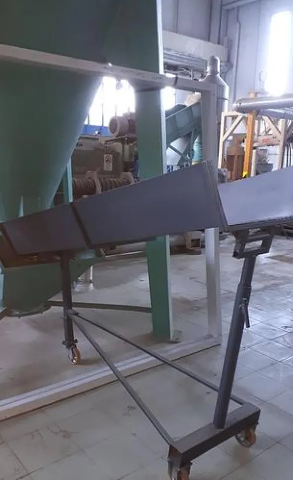 FEEDING SLIDE for vertical mixers