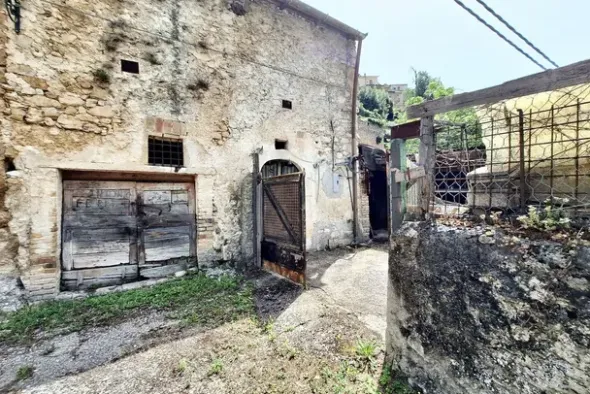 #23258 Fienile al piano terra e primo