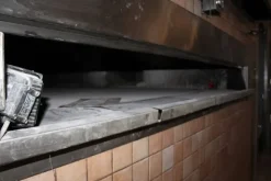 43#4902 Forno a legna in muratura con bruciatore e attrezzatura