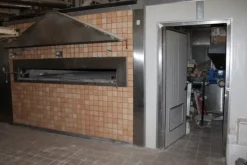 43#4902 Forno a legna in muratura con bruciatore e attrezzatura
