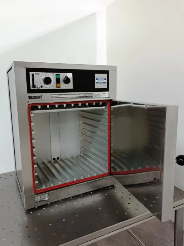 FORNO DI ESSICCAZIONE – MEMMERT – MOD. U 30 (FOR-21)