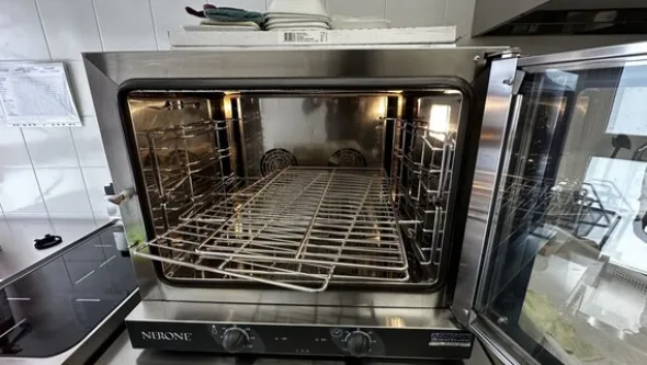 6#8315 Forno 4 teglie su tavolo armadiato