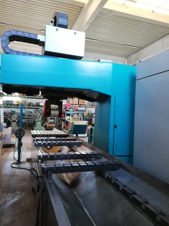 Fresatrice a 5 assi MAUS con ECS