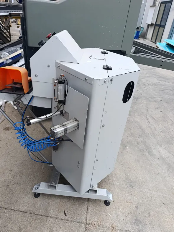 Fresatrice automatica per scarico fibra di vetro