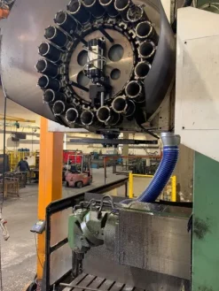 9#8345 Fresatrice cnc a montante mobile con testa birotativa manuale