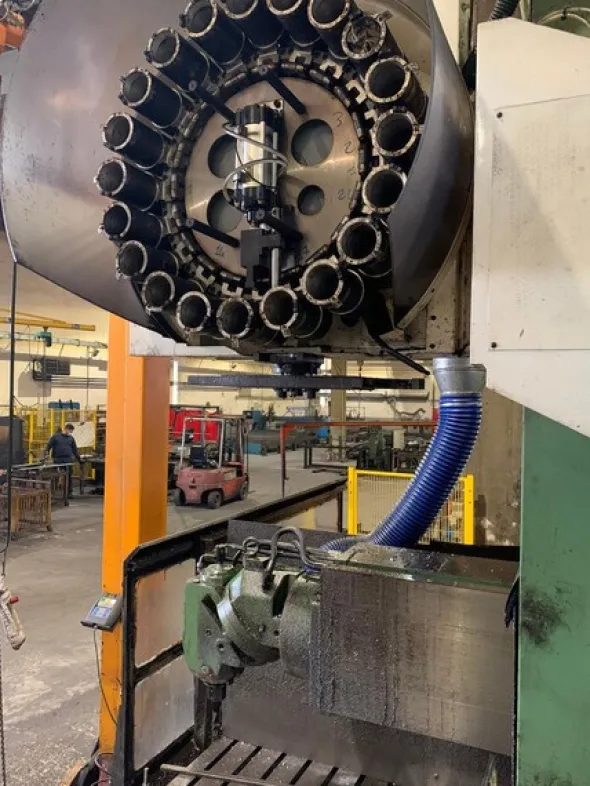 9#8345 Fresatrice cnc a montante mobile con testa birotativa manuale