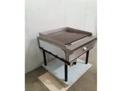 Fry-top elettrico con vano e base d'appoggio