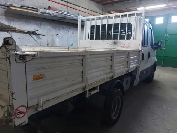 3#8017 Furgone cassonato Iveco