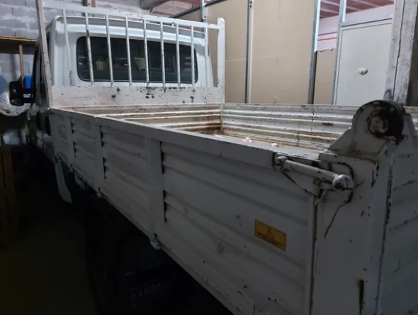 2#8017 Furgone cassonato Iveco