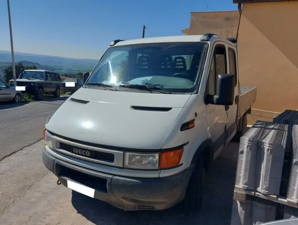 1#8118 Furgone con cassone a sponde Iveco Daily 35C13