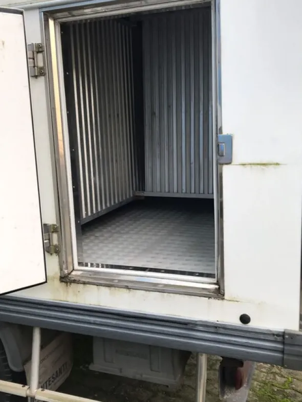 1#7597 Furgone con cella frigo e scaffalatura industriale