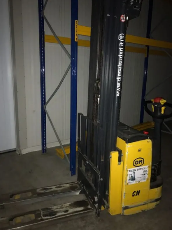 1#7597 Furgone con cella frigo e scaffalatura industriale