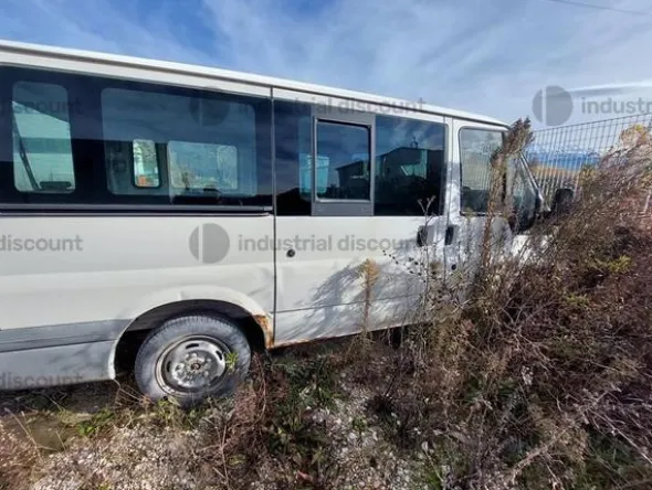10#8924 Furgone Ford trasporto persone 8 posti