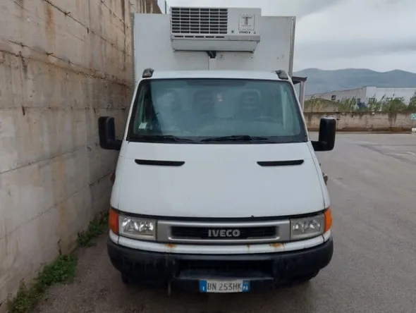 13#7533 Furgone isotermico Iveco 35c13