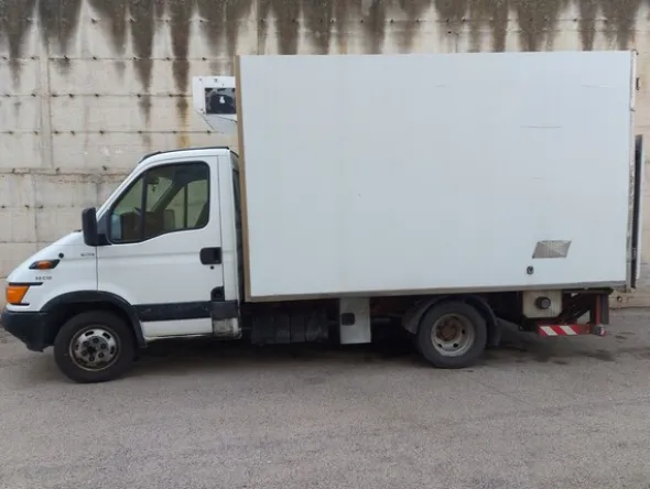 13#7533 Furgone isotermico Iveco 35c13