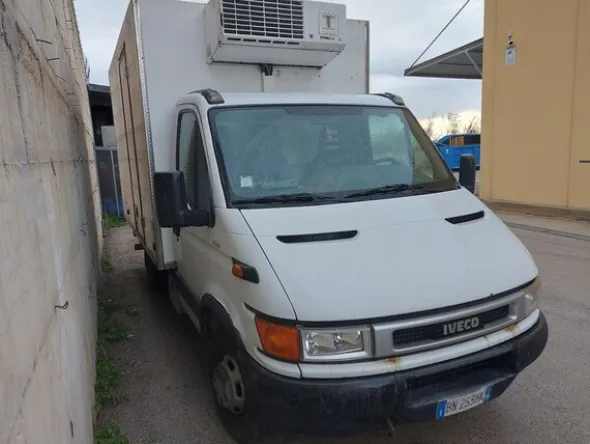 13#7533 Furgone isotermico Iveco 35c13
