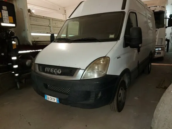 14#7725 Furgone Iveco