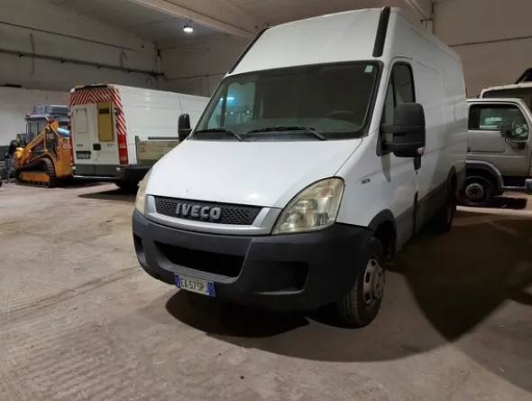 12#7725 Furgone Iveco
