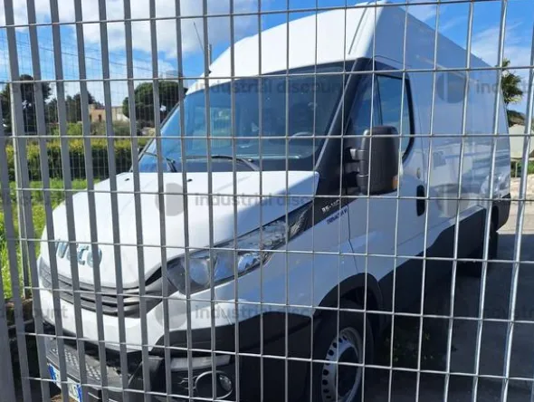 1#9966 Furgone Iveco