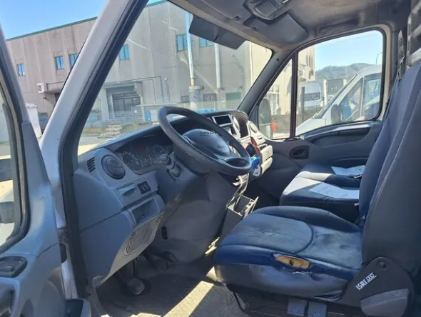 4#8339 Furgone Iveco Daily