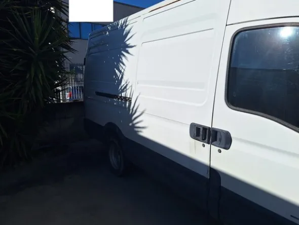 4#8339 Furgone Iveco Daily