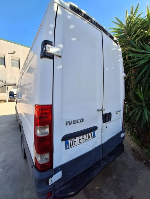 4#8339 Furgone Iveco Daily