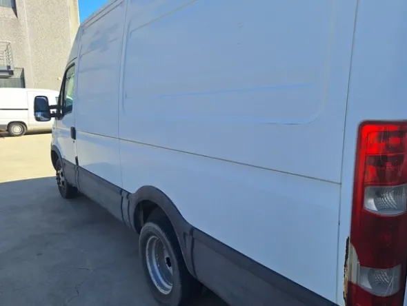4#8339 Furgone Iveco Daily