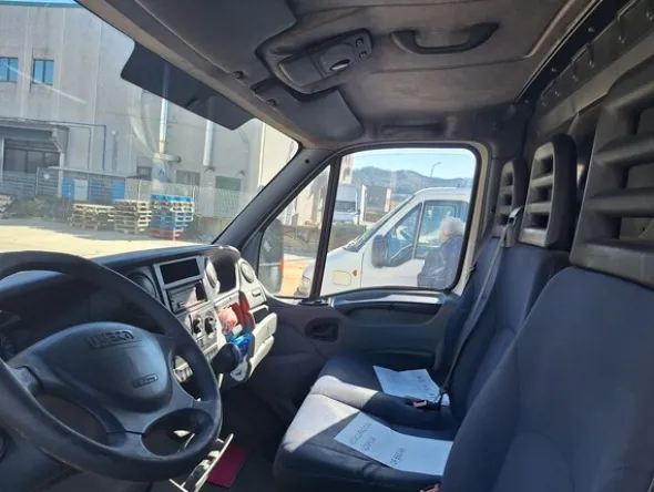 4#8339 Furgone Iveco Daily
