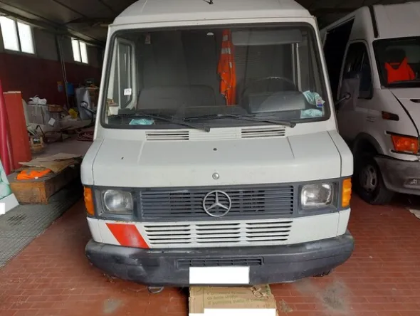 13#8115 Furgone Mercedes