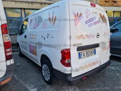 2#9468 Furgone Renault con sponda posteriore e Furgone Nissan