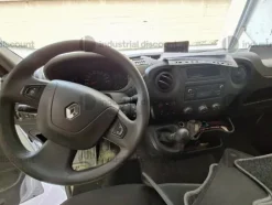 2#9468 Furgone Renault con sponda posteriore e Furgone Nissan