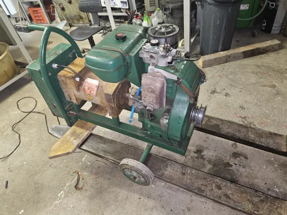 GENERATORE DI CORRENTE TRIFASE 220/380 VOLTS 3 KVA