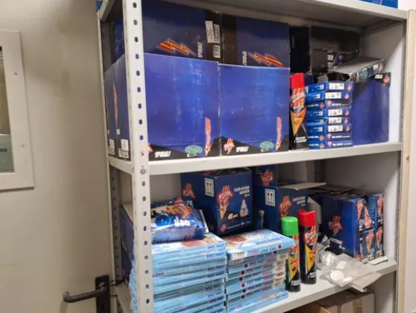1#8653 Giacenze di imballaggi e packaging e prodotti alimentari