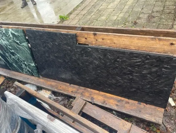 10#8083 Giacenze di magazzino di legno e marmo