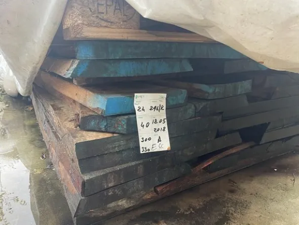 10#8083 Giacenze di magazzino di legno e marmo