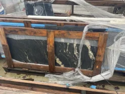 10#8083 Giacenze di magazzino di legno e marmo